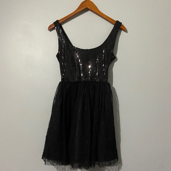 Heychic Mimi Lace Trim Top (Black) main image 1